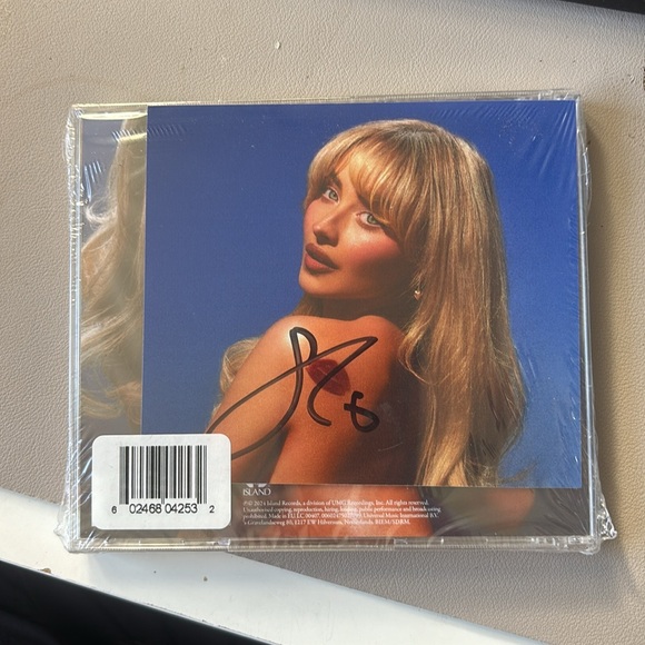 SIGNED - Sabrina carpenter short n sweet - Picture 3 of 3